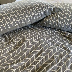 King size duvet cover with 2 king size shams